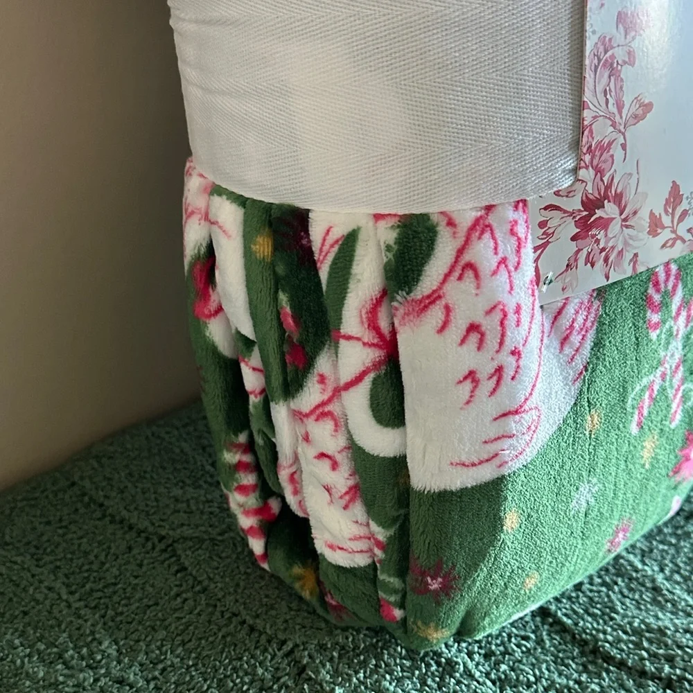 Shabby Chic Holiday Christmas Blanket Swan 🦢 Candy Cane Queen NEW!
